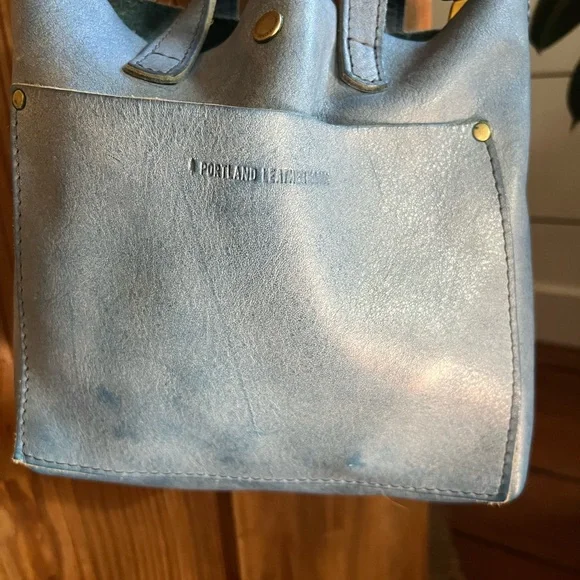 Portland Leather Crossbody or Shoulder Bag - Picture 2 of 8